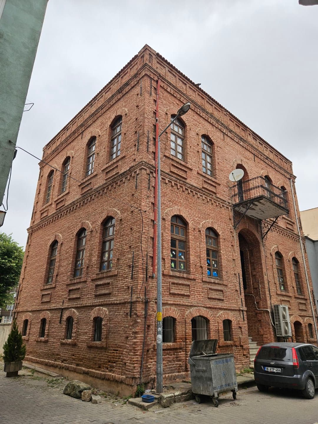 Taş Mektep, Mustafakemalpaşa
