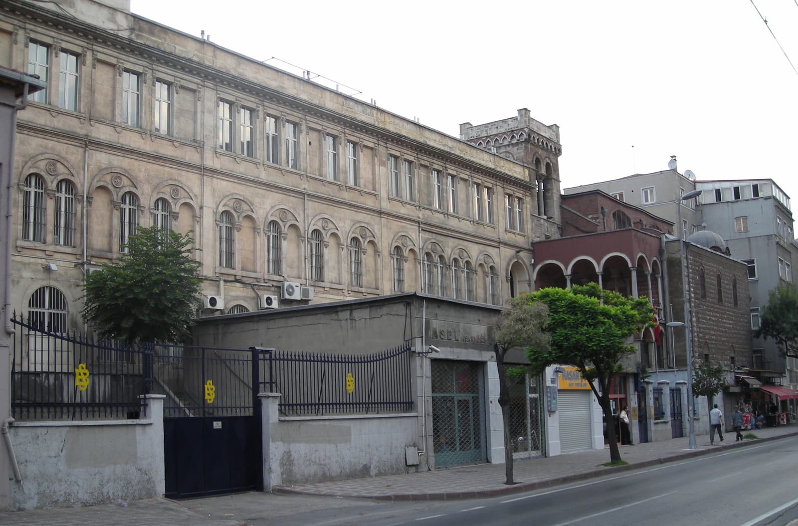 Saint Benoît Fransız Lisesi