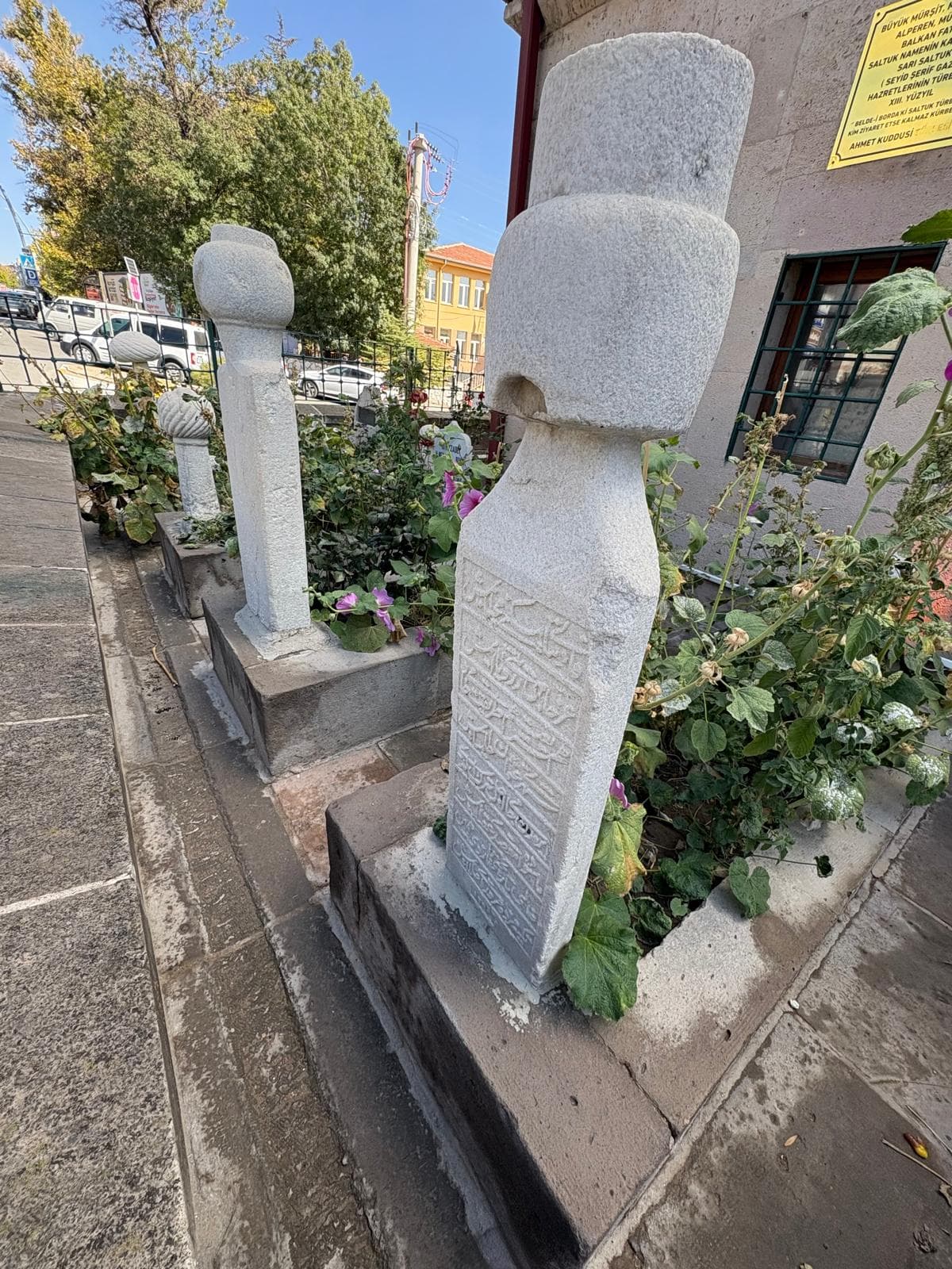 Sarı Saltuk Türbe Haziresi