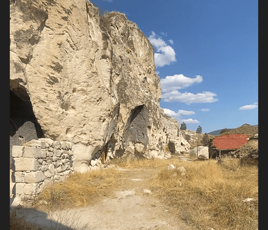 Mahkemeağcin Yeraltı Şehri