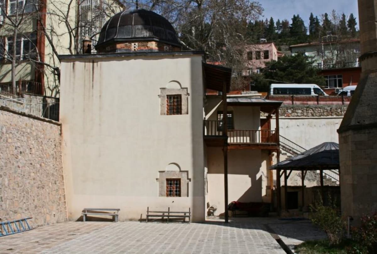 Yusuf Ziya Paşa Kütüphanesi, Keban