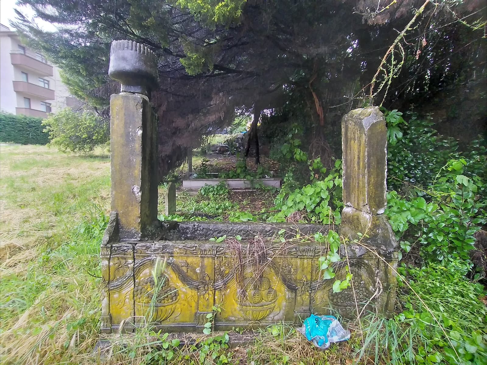 Konuralp Topçuoğlu Mezarlığı