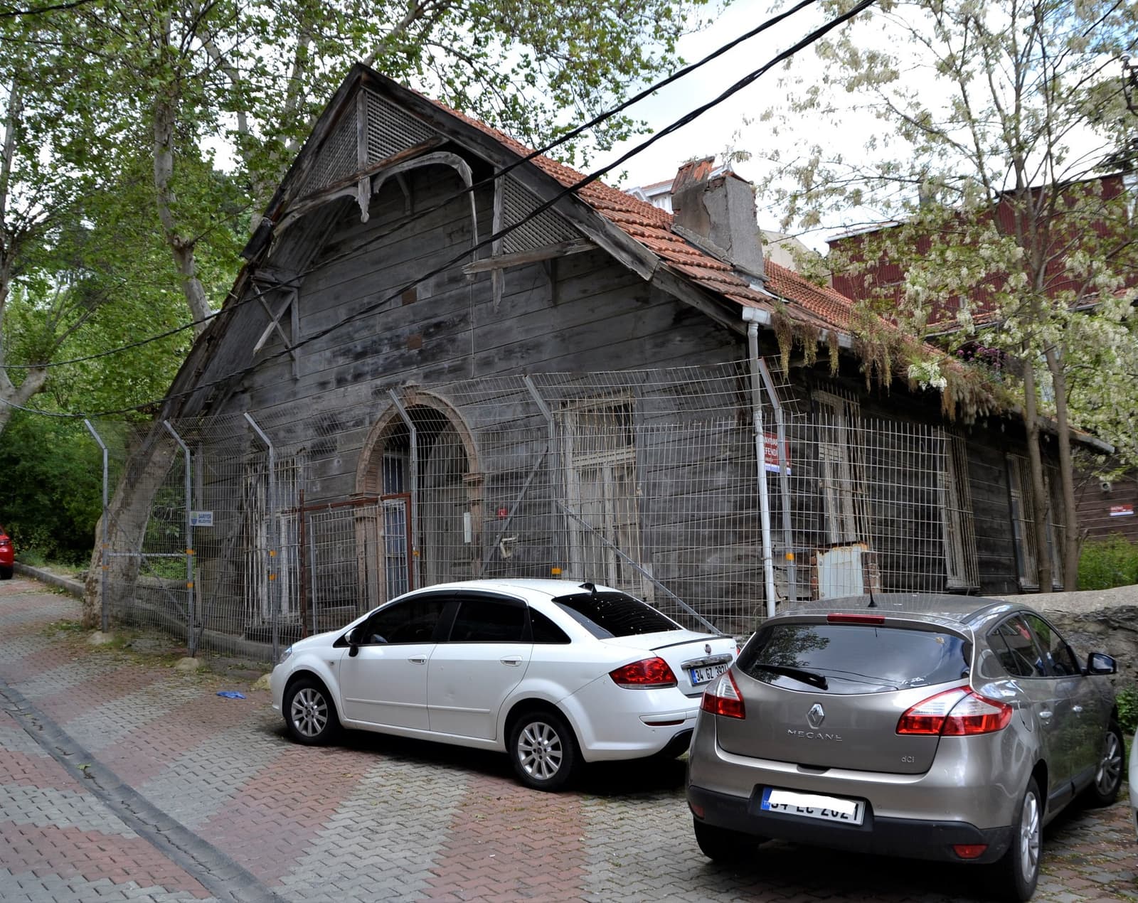Surp Mesrop Ermeni Okulu