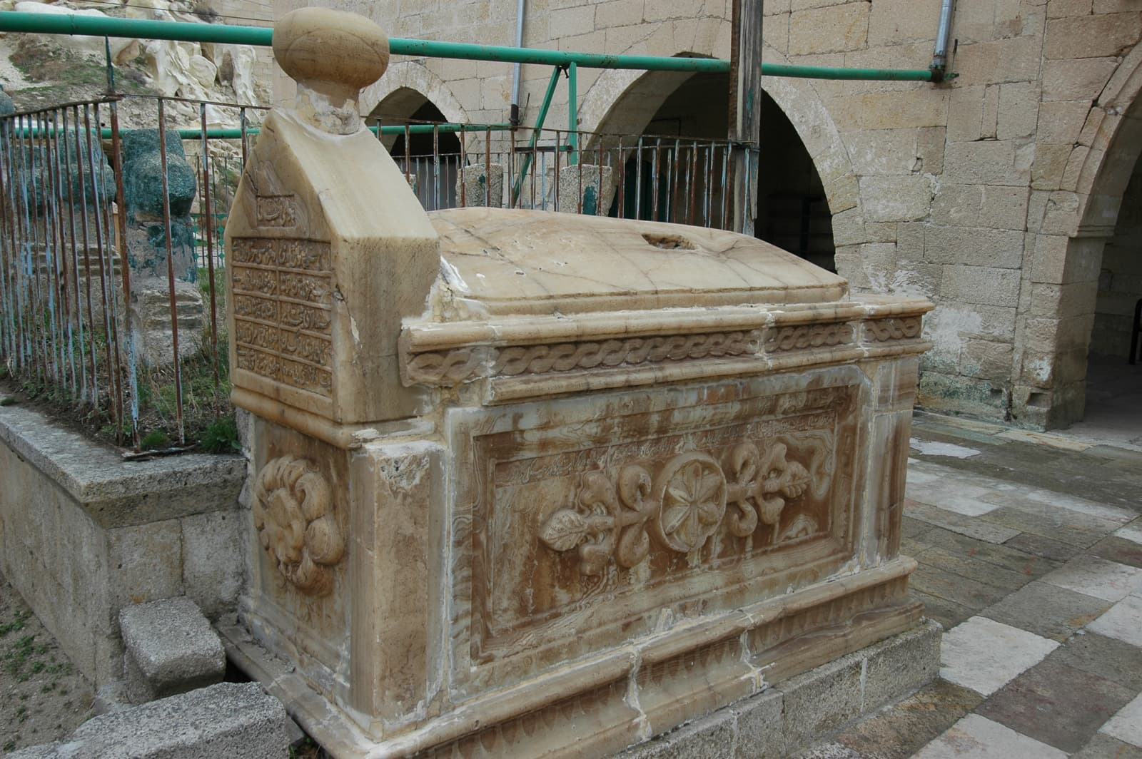 Şeyhülislam M. Hayri Efendi tomb