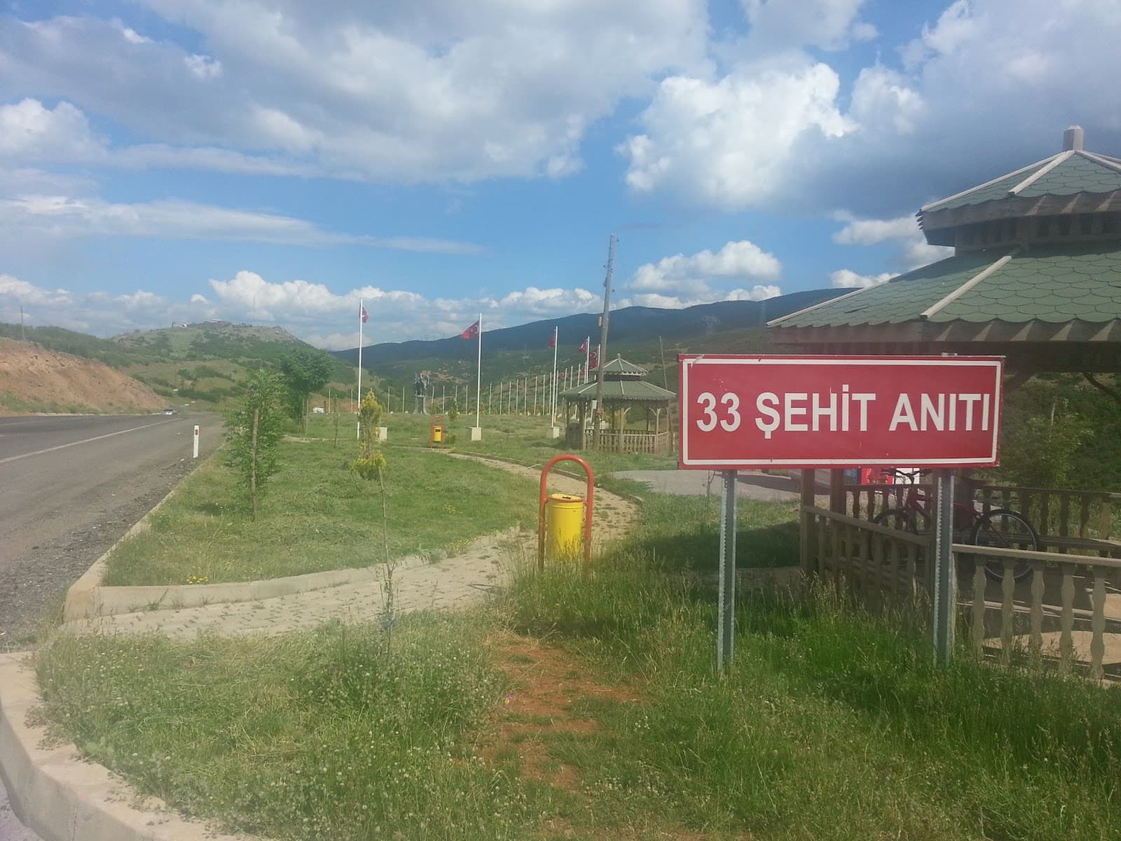 33 Şehit Anıtı
