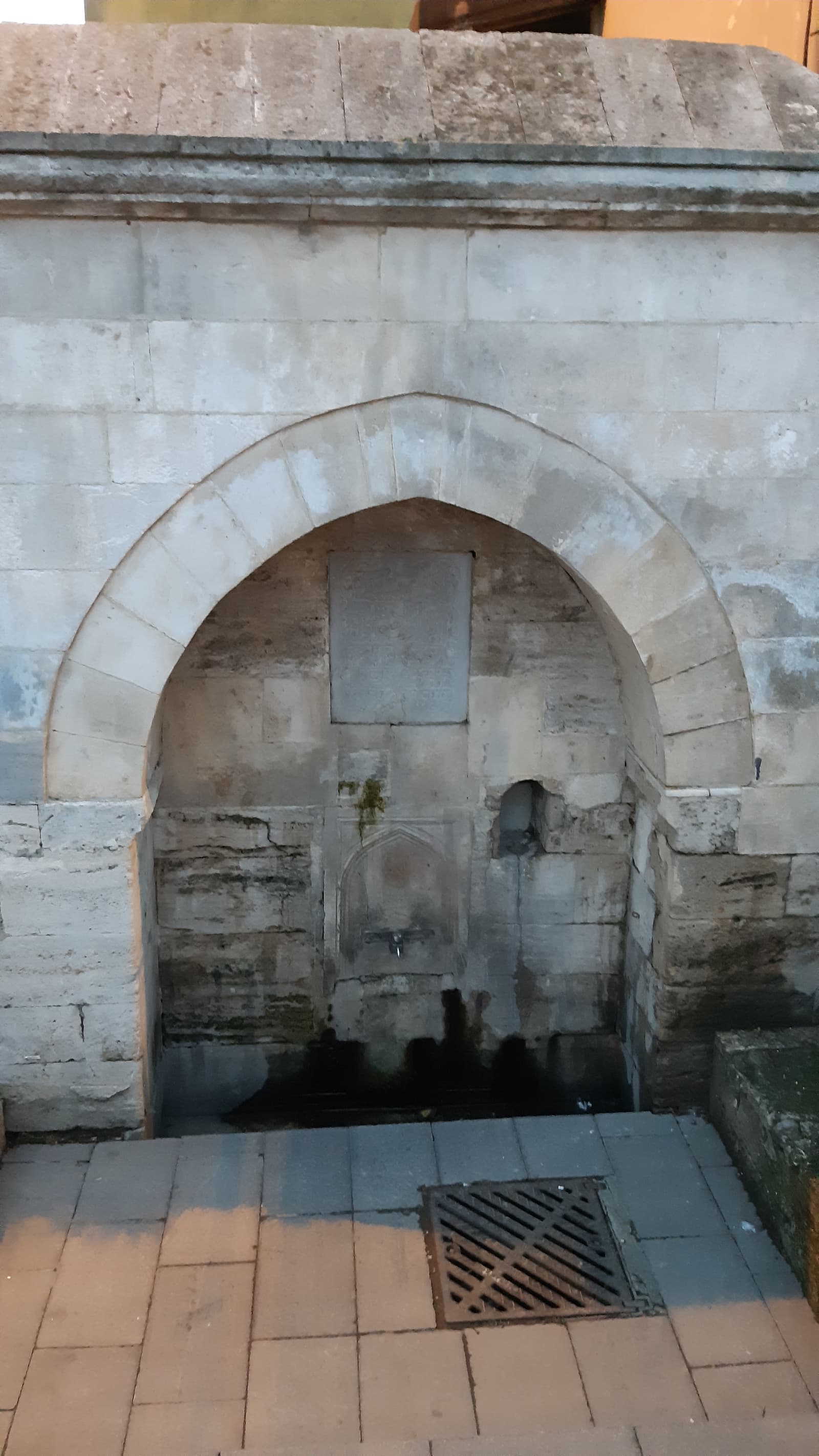 Defterdar Nazlı Mahmud Efendi Çeşmesi