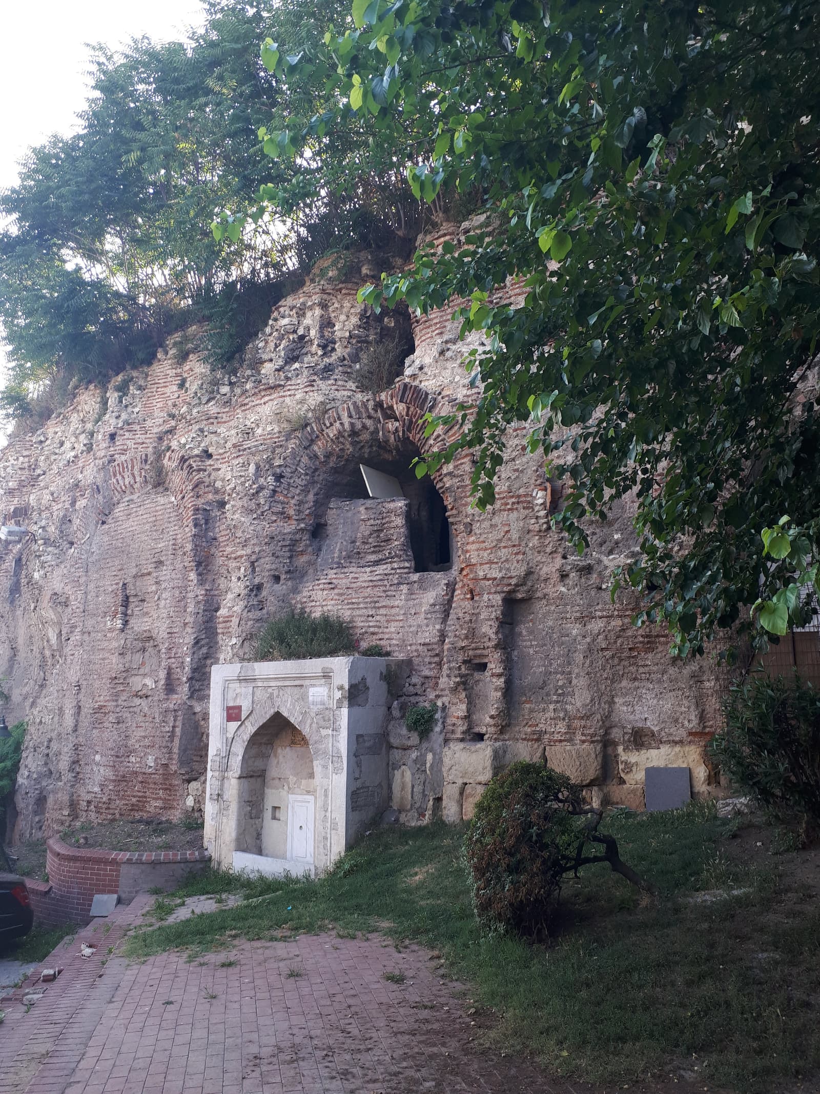 Rüstem Paşa Çeşmesi, Nakilbent Sokak