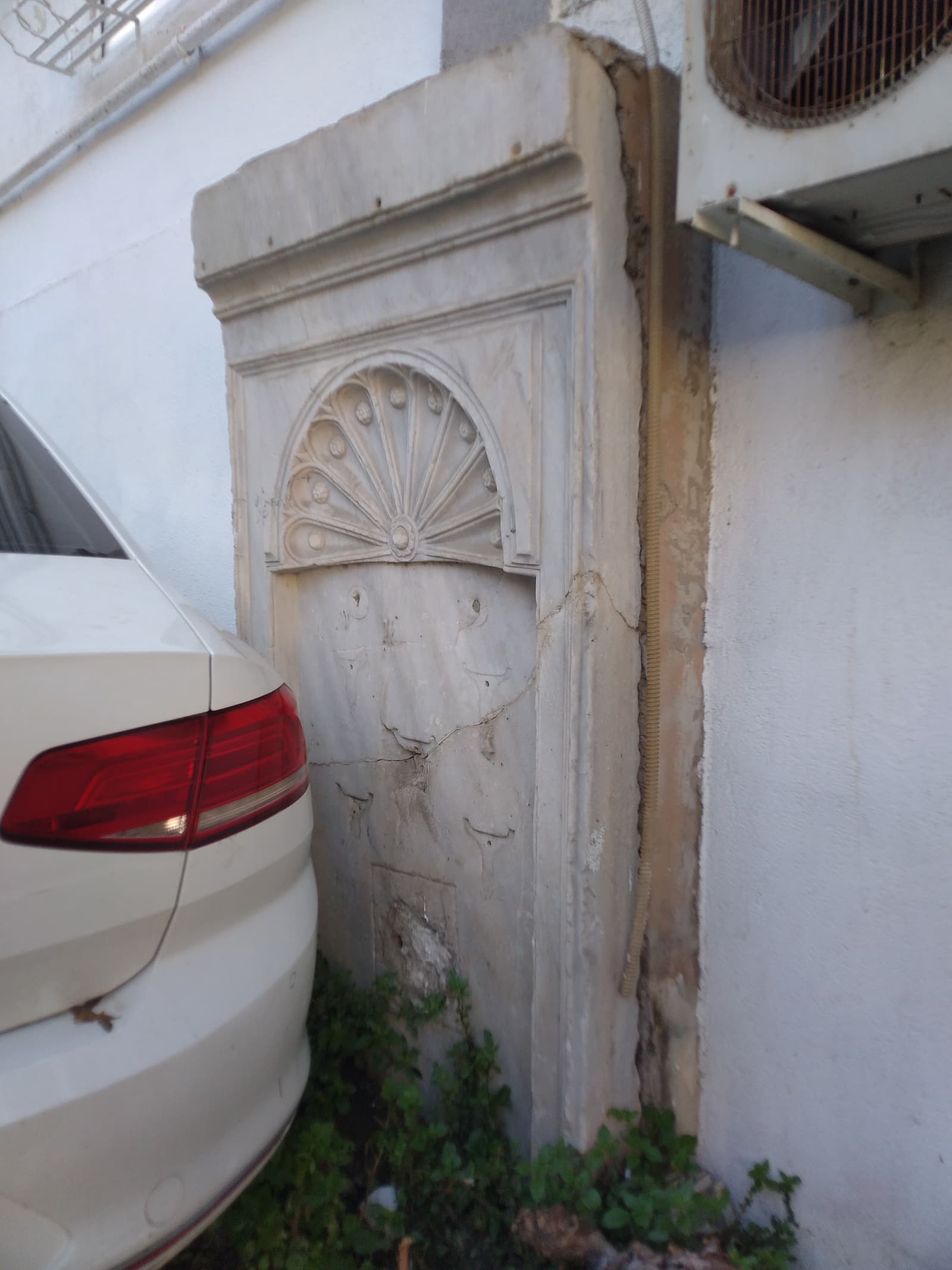 Yoğurtçu Zülfü Sokak Çeşmesi